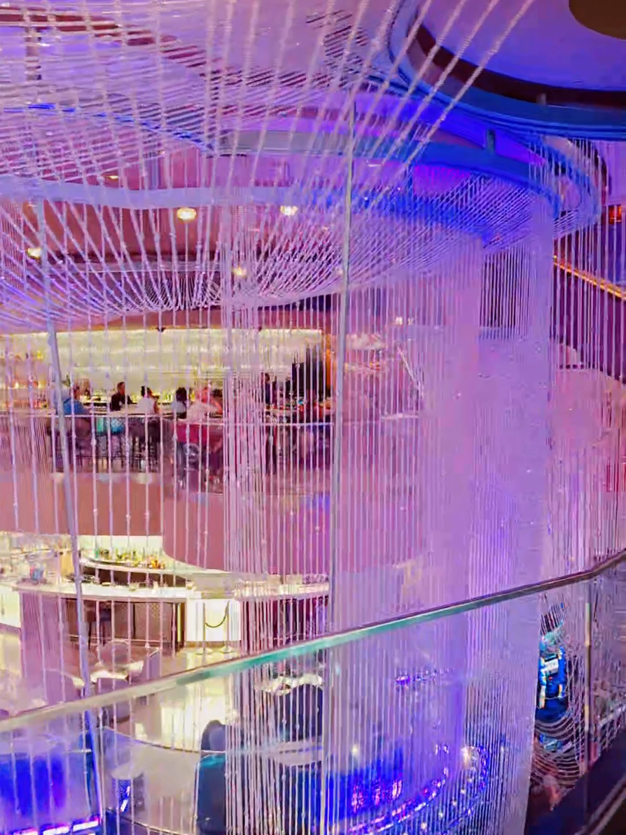 #LIVEhighlights #TikTokLIVE #LIVE 15 million dollars awarded to a lady for slipping and falling inside the Cosmopolitan Hotel Casino in Las Vegas at the chandelier Bar. #Lasvegas #Vegas #cosmo #Cosmopolitan  #15million 
