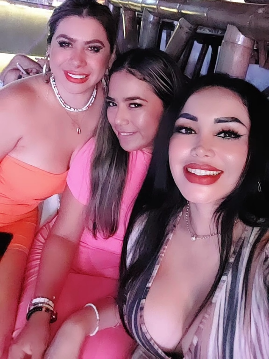 Juiciositas para que no critiquen 😇🥰 . . . #gopato #fyp #fypシ゚ #amigas #friends #latinas #ecuador #parat #foryoupage #contenido #amistad #semanasanta #2025 