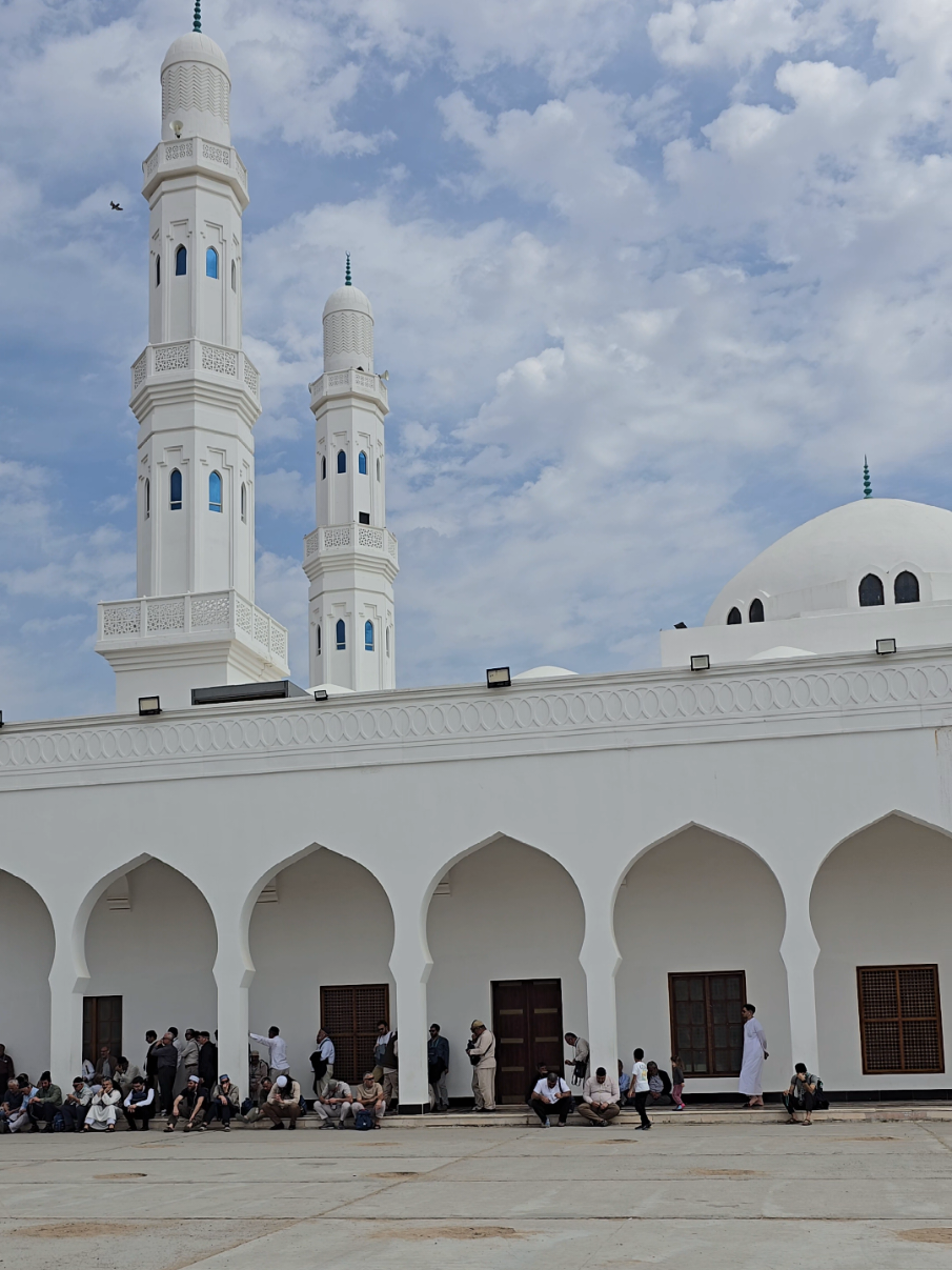 Arish metjidi. Bedr söweşiniñ bolan ýeri we Pygamberimiziñ söweş çadyryny gurup, doga-dileg eden ýeri.  #päksyýahat #saudiarabia #bedirşehitliği #bedirsavasi #bedirmescidi #zyýarat #aşgabat #medine #mekkah #umrazyyaraty #umrahyzmatlary #umrazyyaraty 