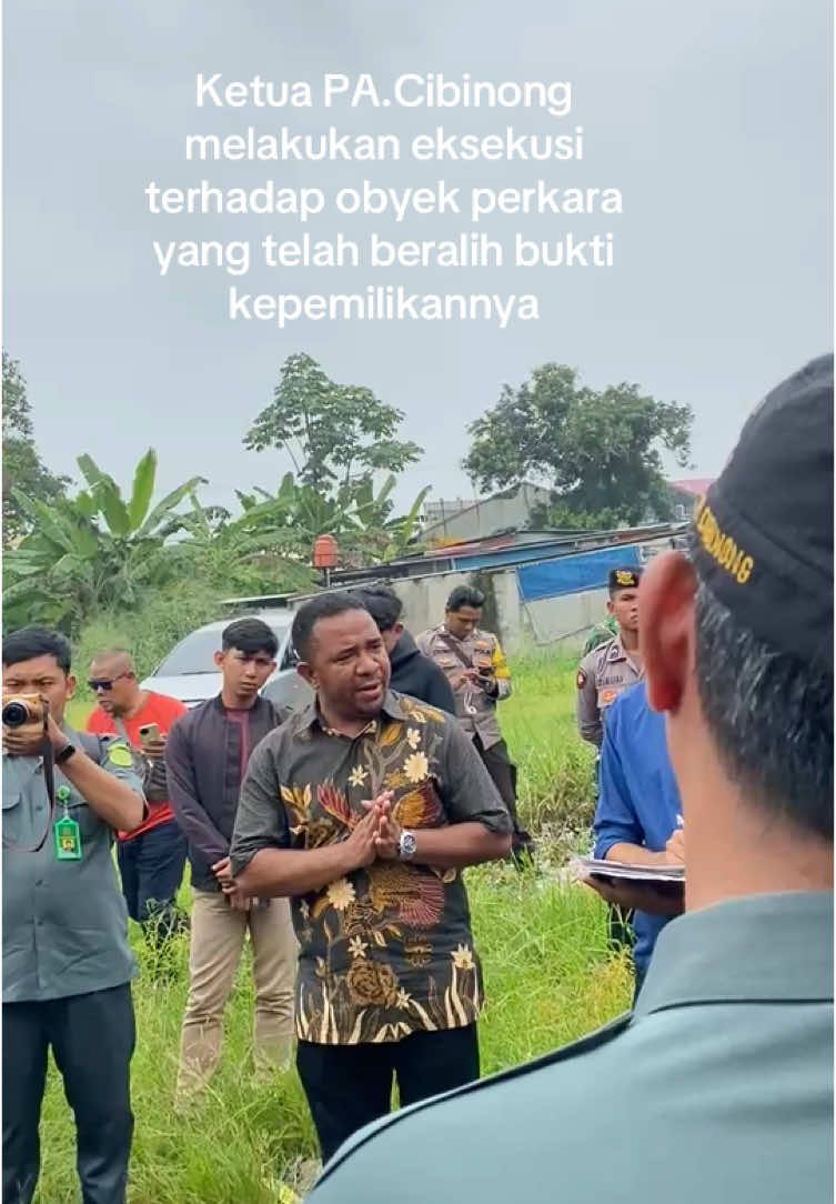 Dalam Putusan Perkara di Pengadilan Agama Cibinong,  Obyek sengketa berupa SHM 28/Waru namun pada faktanya SHM tersebut jauh sebelum adanya perkara telah beralih menjadi SHM 1277/Waru. Didalam isi amar putusan adalah SHM 28/Waru namun pelaksanaan eksekusi tetap dilakukan oleh Ketua Pengadilan Agama Cibinong walaupun sudah ada keberatan karena adanya perbedaan bukti kepemilikan #mahkamahagung #drprikomisi3 #komnasham  #bennykaburharman 