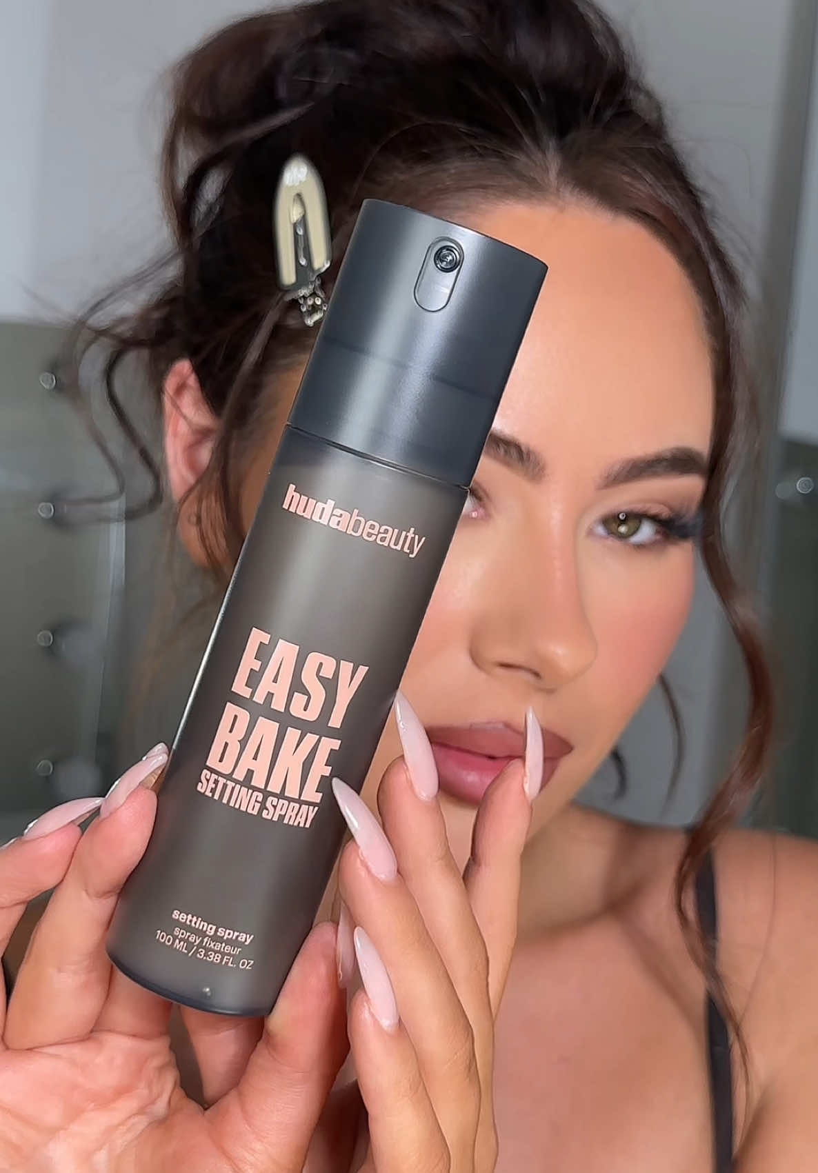 finally got round to trying the new @Huda Beauty easy bake setting spray 🤌🏼 SO obsessed with the formula of this it's so hydrating but mattifying at the same time #hudabeauty #settingspray #newmakeup
