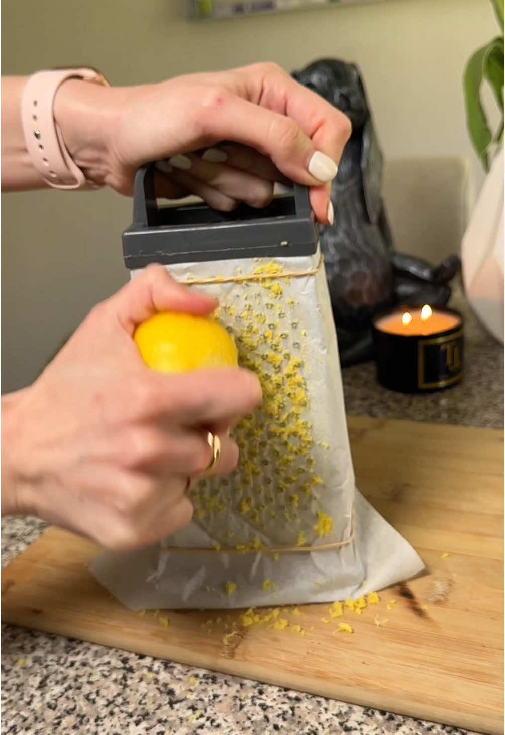 I can’t believe I just learned these… 3 kitchen hacks that will seriously change the game! You’ve been doing them wrong too — until now. #2 completely blew my mind. You’ll thank yourself after trying these! Which hack surprised you the most? Tell me in the comments — I’m so curious what everyone thinks! #K#KitchenHacksV#ViralKitchenHacksT#TikTokMadeMeDoItM#MomHacksF#FoodieTikTokL#LifeHacks2025C#CookingTipsE#EasyKitchenTipsK#KitchenTokH#HomeHacksU#USATrendF#FoodHackcleantok 