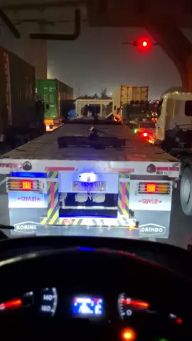 siang malam di kuras dan di gempur habis²an oleh kemacetan tj priok sehat sebat buat tmn² driver semuanya tetap semangatse💪💪 #satuaspal #anakpriok #pyp #priokmacet #container #tranformers #freeyorkmentality #pyppppppppppppp #masukberandafypp #tiktok 
