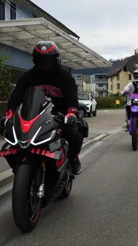 #Aprilia #rs660 #usa_tiktok #biketok #viral_video #blackred #edit #600cc #rsv4 @𝑳𝒖𝒄𝒊𝒆𝒏 📹