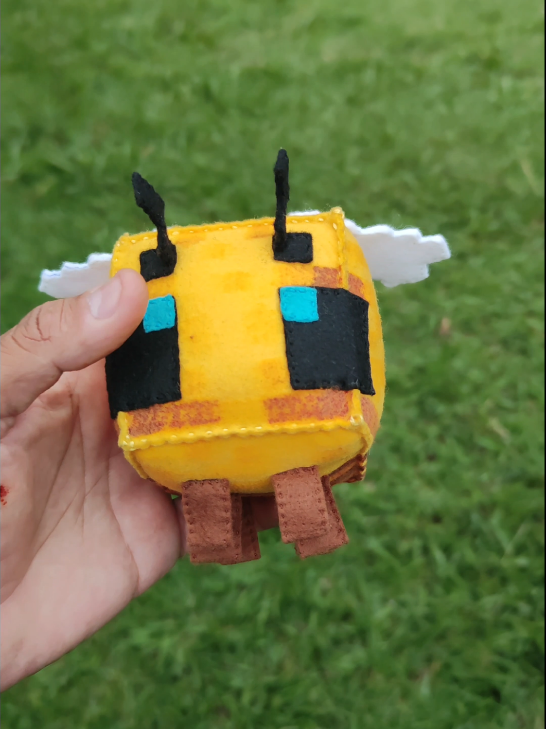 Olha o Nuigurumi que fiz. Esse ficou top demais. #nuigurumi #amigurumi #DIY #Minecraft #feltro #bee 