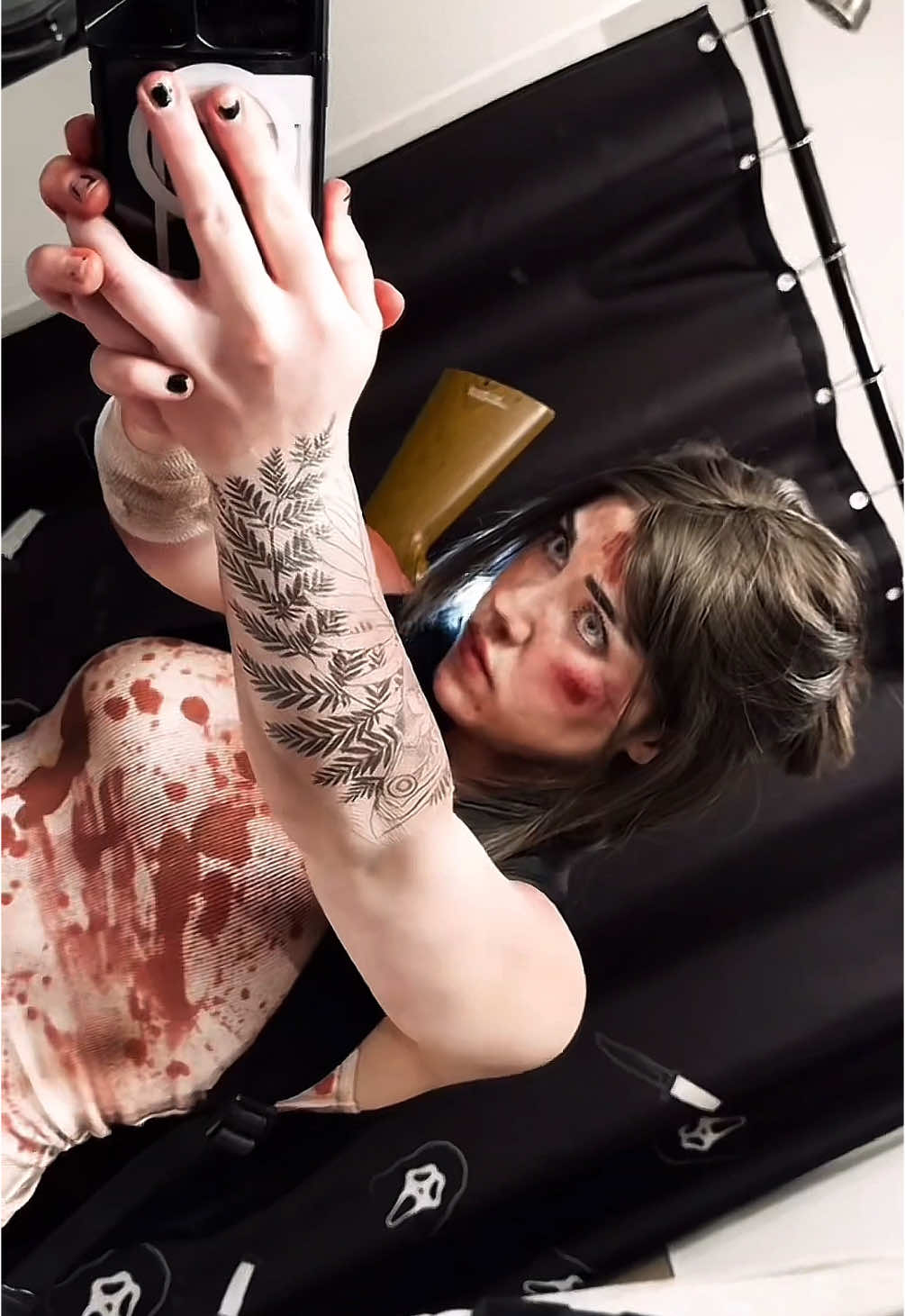 FAKE BLOOD‼️ I loved my Ellie cosplay😩 #elliewilliams #thelastofus #tlou #cosplay 