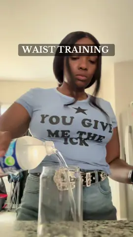 Viral or not, I want all you guys to be safe and have fun while working out 🫶🏾🫶🏾🫶🏾 #waist #slimwaist #coreworkout #gymcontent #greens #viralvideo #viraltiktok #foryoupage #slimthicc #girls 