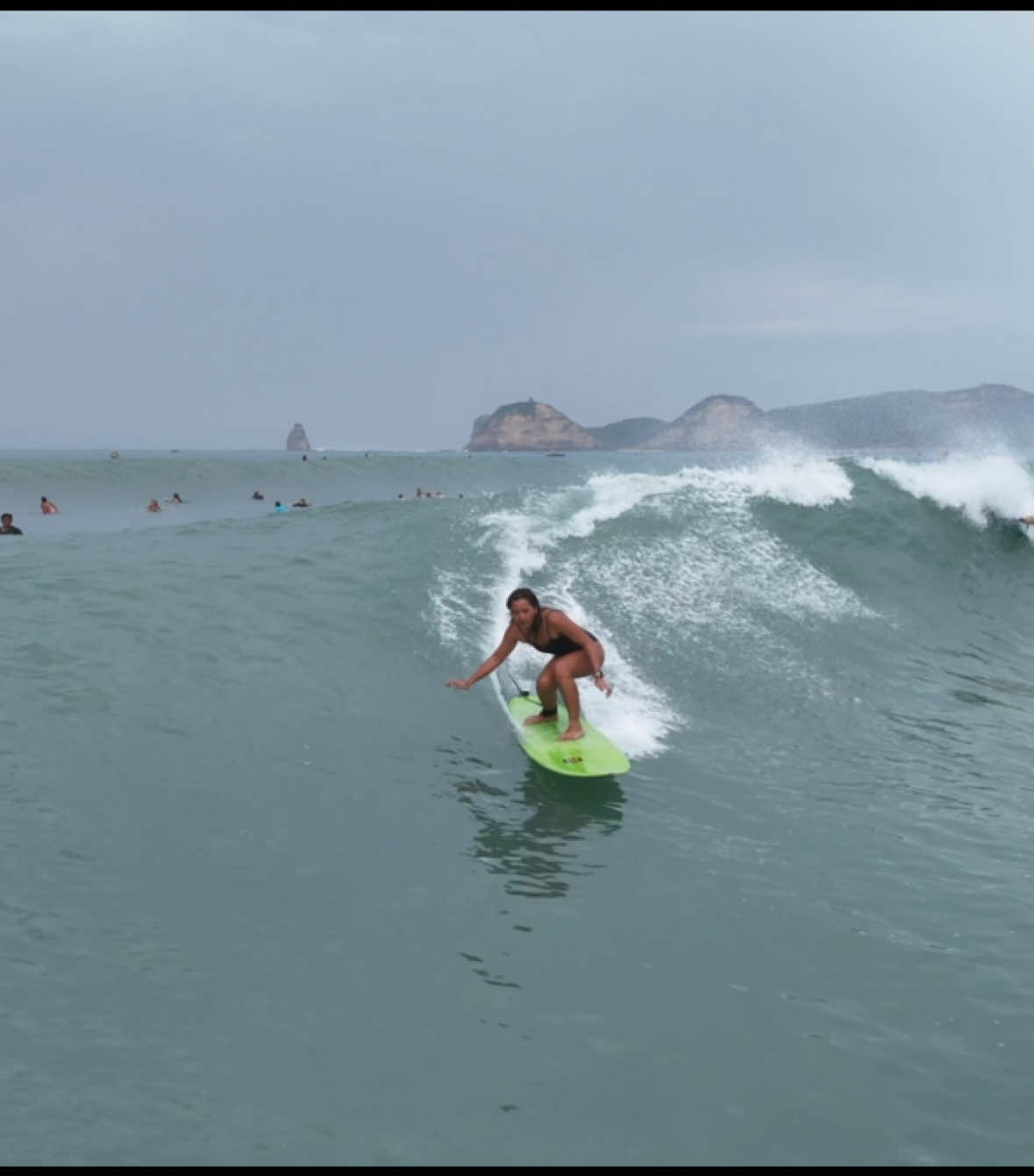 spare me a like i beg you hahaha 😂  #surfing #surftok #surfboard #beginnersurfer #surfergirl #surftrip #lombok #bali #indonesia #surfingvlog #travel 