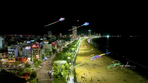 Diều Led lung linh về đêm trên bầu trời thành phố Quy Nhơn.#flycamvietnam #flycam #dulichquynhon #quynhon #quynhoncity #dieuled #lienhoandieuquynhon #dieunghethuat