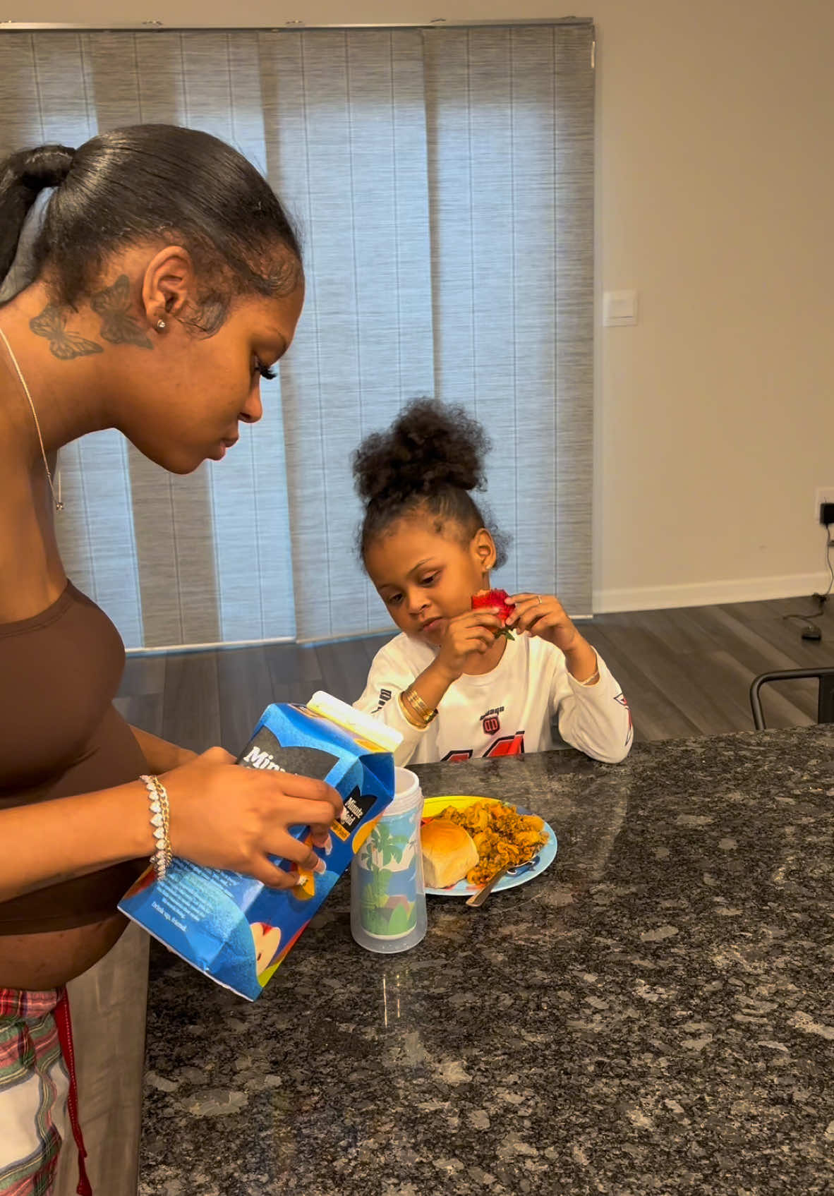 Realistic Night Routine With My 4 Year Old As A Stay At Home Pregnant Mama 🩷 #fyp #MomsofTikTok #nightroutine #momlife #grwm #toddlersoftiktok #nighttimeroutine #pregnant #naenae 😴🫶🏽 