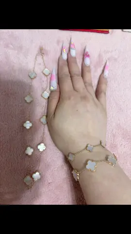 Dạ, vỏ ngọc trai kết hợp với vàng 18K, dây chuyền và dây tay tương đương từ 120 - 360 đôi đũa cẩn xà cừ cao cấp. Dù sao, cái tốt nhứt trong khả năng của mình dành cho thân hữu, thì cũng nên làm, và xứng đáng. #đammêmỹnghệ #minhphannguyen6 #mỹthuật #mỹnghệ #videoviral #khảmtraiViệtNam #ốcxàcừ #videotrending #Thankyou #cẩnốcxàcừ #Love 