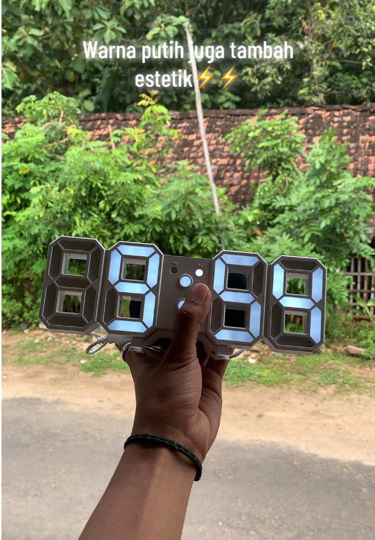 Jam digital estetik cocok di taruh di ruangan apa aja biar makin estetik #jam #jamdigital #jamdigitalaestetic #jamdinding #kamaraesthetic #kamarcowok #estetik 