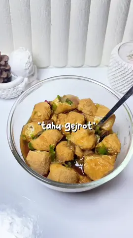 Ternyata bikin tahu gejrot sendiri lebih enakk dan lebih puasss🥰 #tahu #tahugejrot #olahantahu #fyp #viral #tahugejrotpedas #masakanbella 