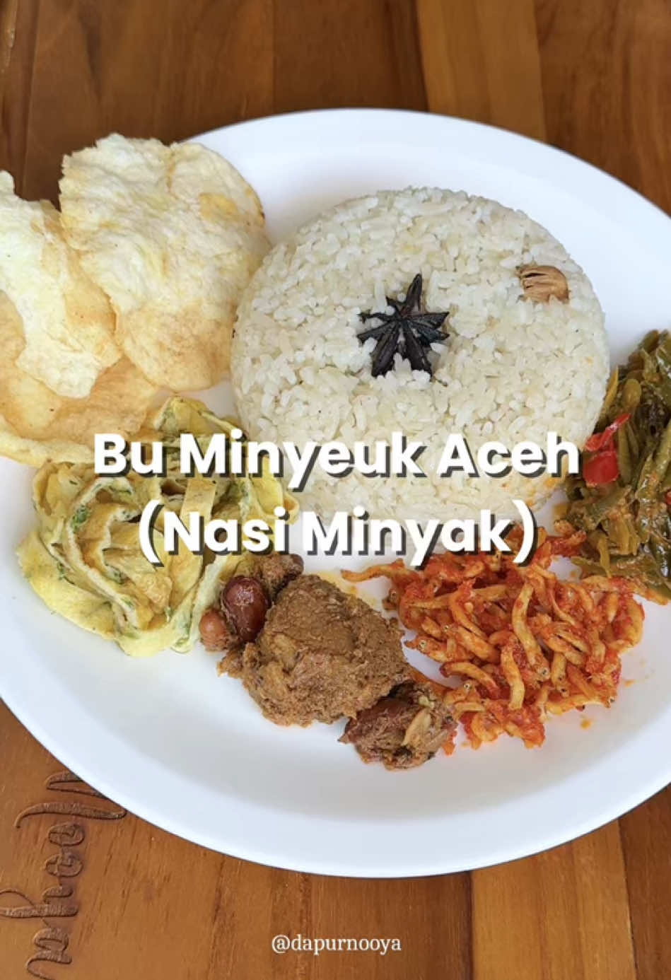 Bu Minyeuk (Nasi Minyak) Bahan : ½ bambu beras Bumbu halus : 10 siung bawang merah 5 siung bawang putih 5 btr kemiri Bumbu kasar : 3 siung bawang merah 2 siung bawang putih 1 lbr daun pandan 2 btg sereh 3 cm lengkuas 2 btr bunga lawang 5 btr kapulaga 3 btr cengkeh Selamat mencoba 🥰 Btw aku masaknya pake Rice cooker dari @mecoo.id  Design nya aesthetic banget bikin dapur makin cantik 😍  Smart rice cooker ini memiliki low carbo & sugar function (teknologi pemisahan nasi dan air tajin dan selama proses memasak dapet mengurangi kandungan gula pada nasi) ✅ Ceramic Coated Inner Pot (Lapisan keramik anti lengket & anti racun) ✅ Kapasitas besar (1.8 Liter - 10 cup) ✅ Teknologi tekanan mikro (teknologi tekanan mikro membuat nasi pulen) ✅ Dual Temperature Probe (panas menyeluruh dan merata) ✅ hemat listrik & anti jeglek (teknologi daya rendah dengan 400 low watt) ✅ Ultra Warmth (Menghangatkan dan mempertahankan kesegaran nasi hingga 48 jam) ✅ Teknologi terbaru IMD Digital Touch Screen Panel ✅ 9 preset menu & touchscreen Warm, Quick cook, Slow cook, Low carbo rice, Porridge, Soup, Steam, Cake, dan Multigrain rice ✅ garansi 1 tahun #buminyeuk #buminyeukaceh #nasiminyak #nasiminyakaceh #kulineraceh #peunajohaceh #peunajohindatu #peunajohraja #masakanaceh #masakankhasaceh 