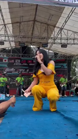 oke mbak@ndhukayu @ARABELLA_MUSIC #laylaayu #arabella #infoorkesjatim #orkesjawatimur #orkespati #orkesjepara #infoojing #infoojingpati #putujoyo #fypシ゚ #fyp 
