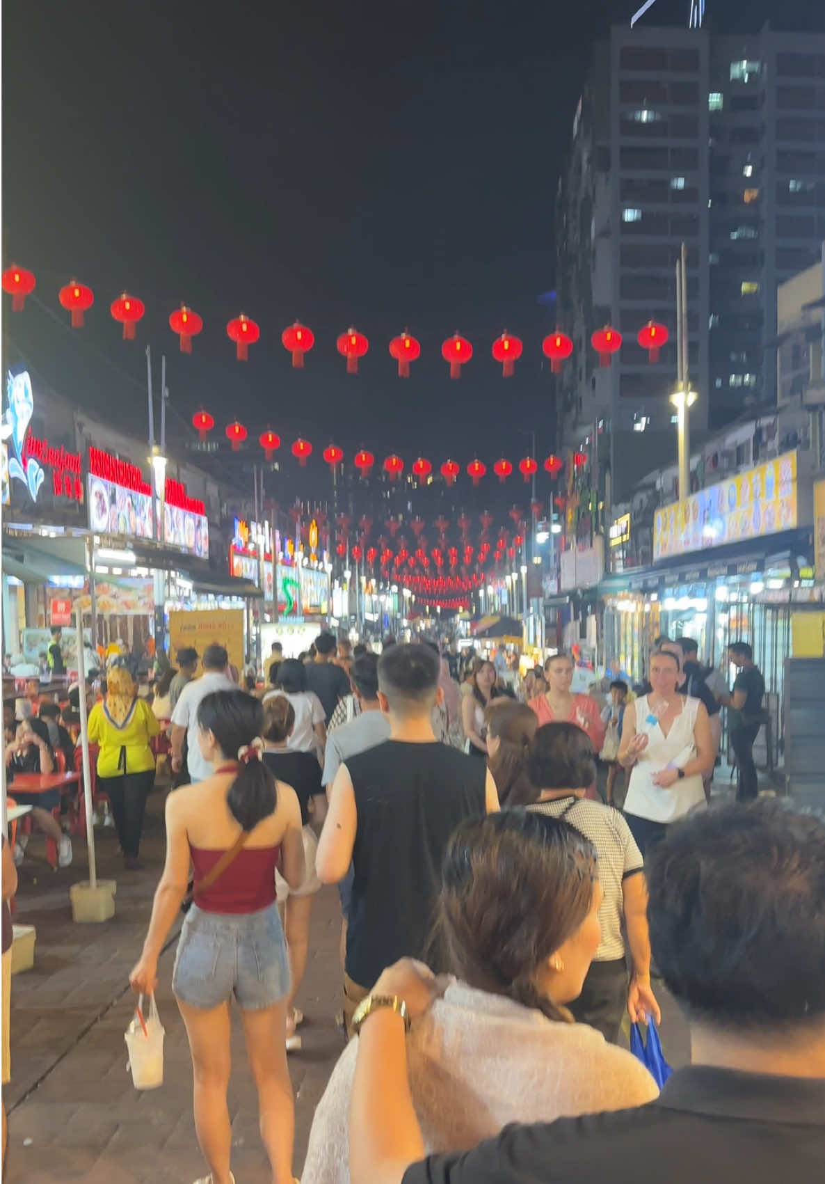 Welcome to alor street food bukit bintang kuala lumpur ✨ #foodstreet #alorstreetfood #bukitbintang #kualalumpur #kualalumpurmalaysia #kuliner #traveltiktok #solotravel #fyp #frompapua #likeforlike #travelvlog #malaysia #asia 