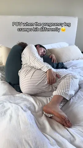 No one warns you about the pregnancy leg cramps 😭😭 #mumsoftiktok #legcramp #pregnant #pregnanttiktok #pregnancy #pregnancyjourney #thirdtrimester #36weekspregnant 