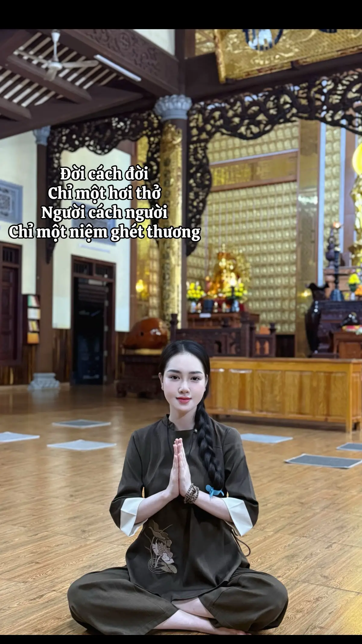 Hy vọng tâm mình như nước dù có chuyện gì khi đến tay người vẫn lặng yên !#phatphapnhiemmau 
