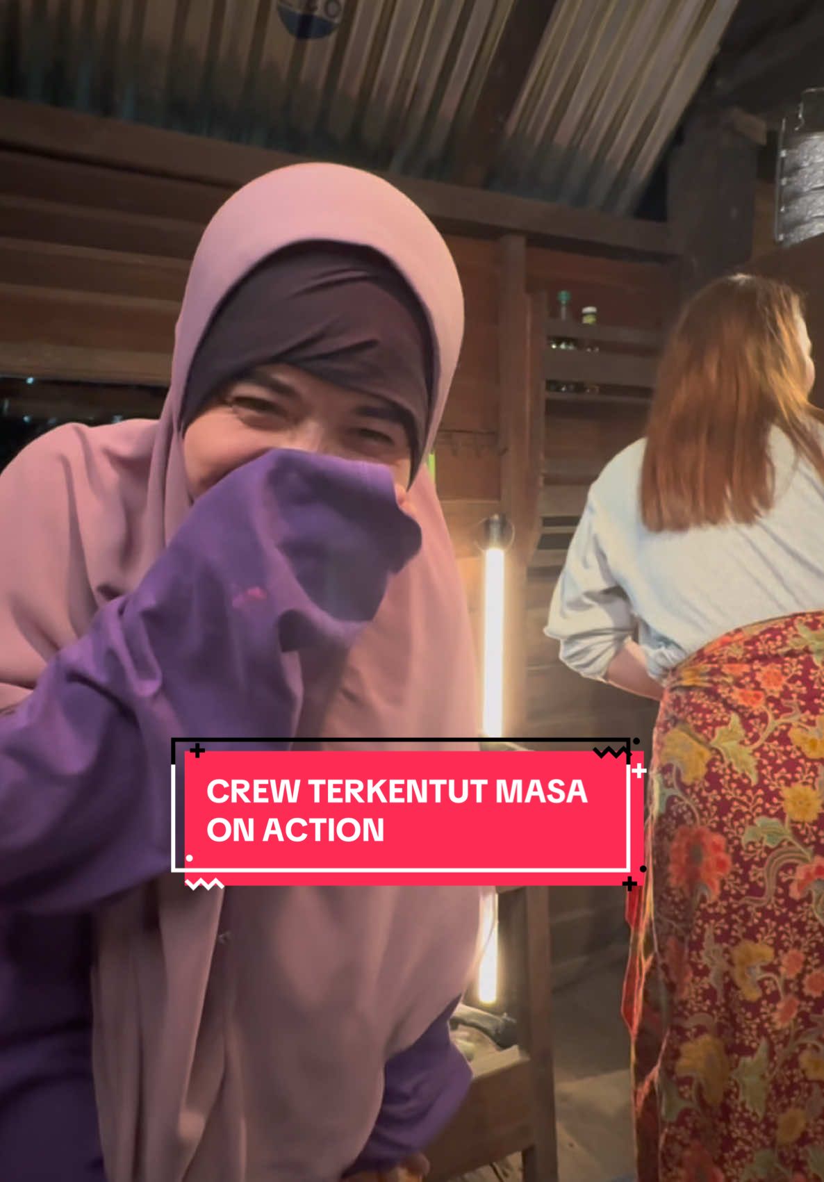 Crew terkentut masa artis tgh dialog.  “ behind the scene “ SERIBU TAHUN  #SeribuTahun #seributahunlagi #behindthescen #astroria #astro #fypシ゚ #fyp #fyppppppppppppppppppppppp #fypage #fypage #viral #beranda #berandatiktok #berandafyp #imranajmain #imranajmainseributahun #azhanrani #norkhiriah #emmamaembong #CapCut 