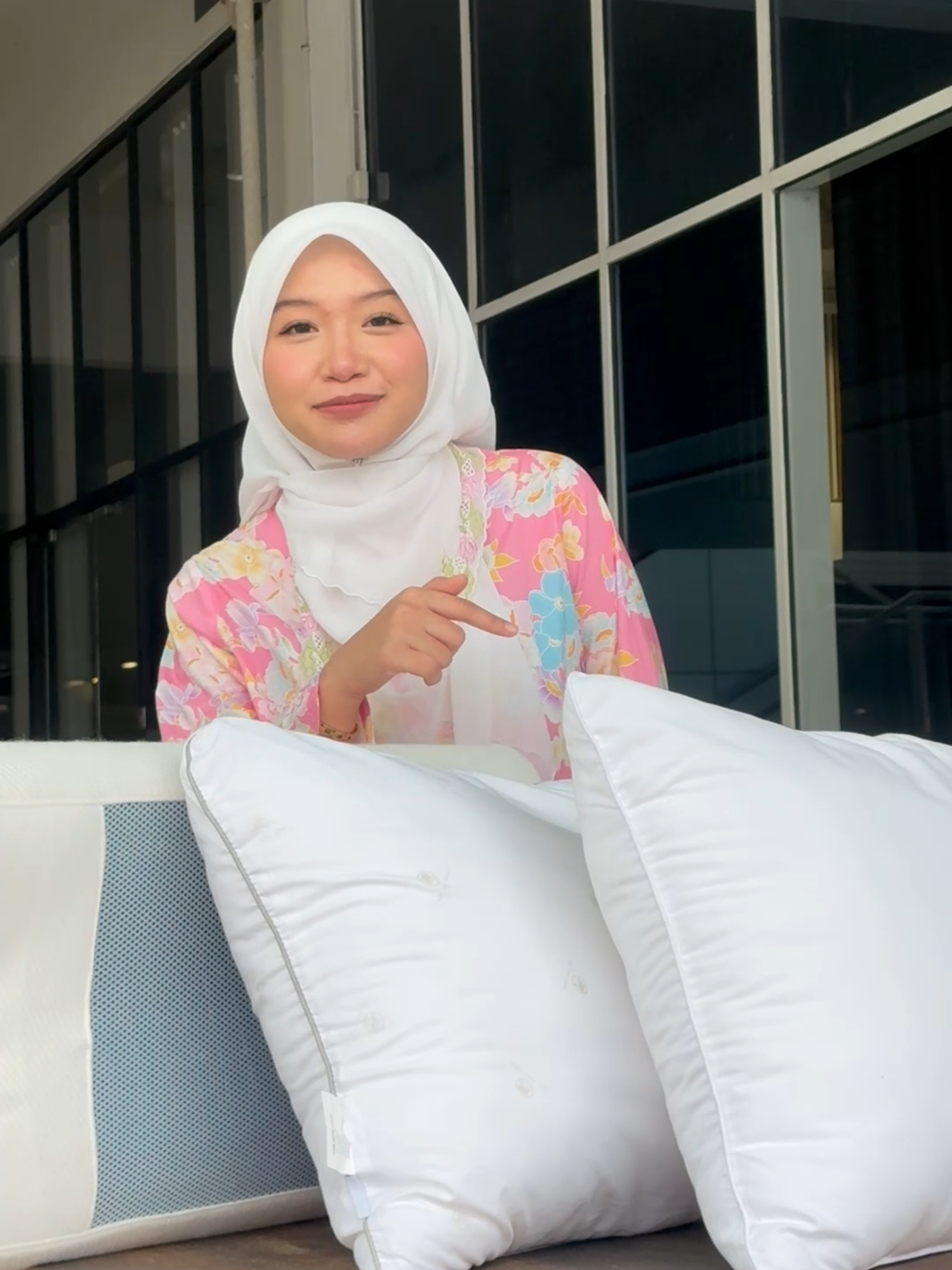 Kalau anda cari BANTAL SELESA dengan harga jimat, jom masuk live sekarang! 👀 Semua jenis bantal AKEMI – ada 🛒 Jangan terlepas! #AKEMI #beddingsets #bedding #colourkissed #beddingset #pillow