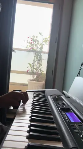 ومالو _عمرو دياب 🤍✨ #piano #pianomusic #pianist #music #عزف #بيانو #بيانو_عزف #عمرو_دياب #عمرودياب #وماله_لوليله_تهنا_بعيد 