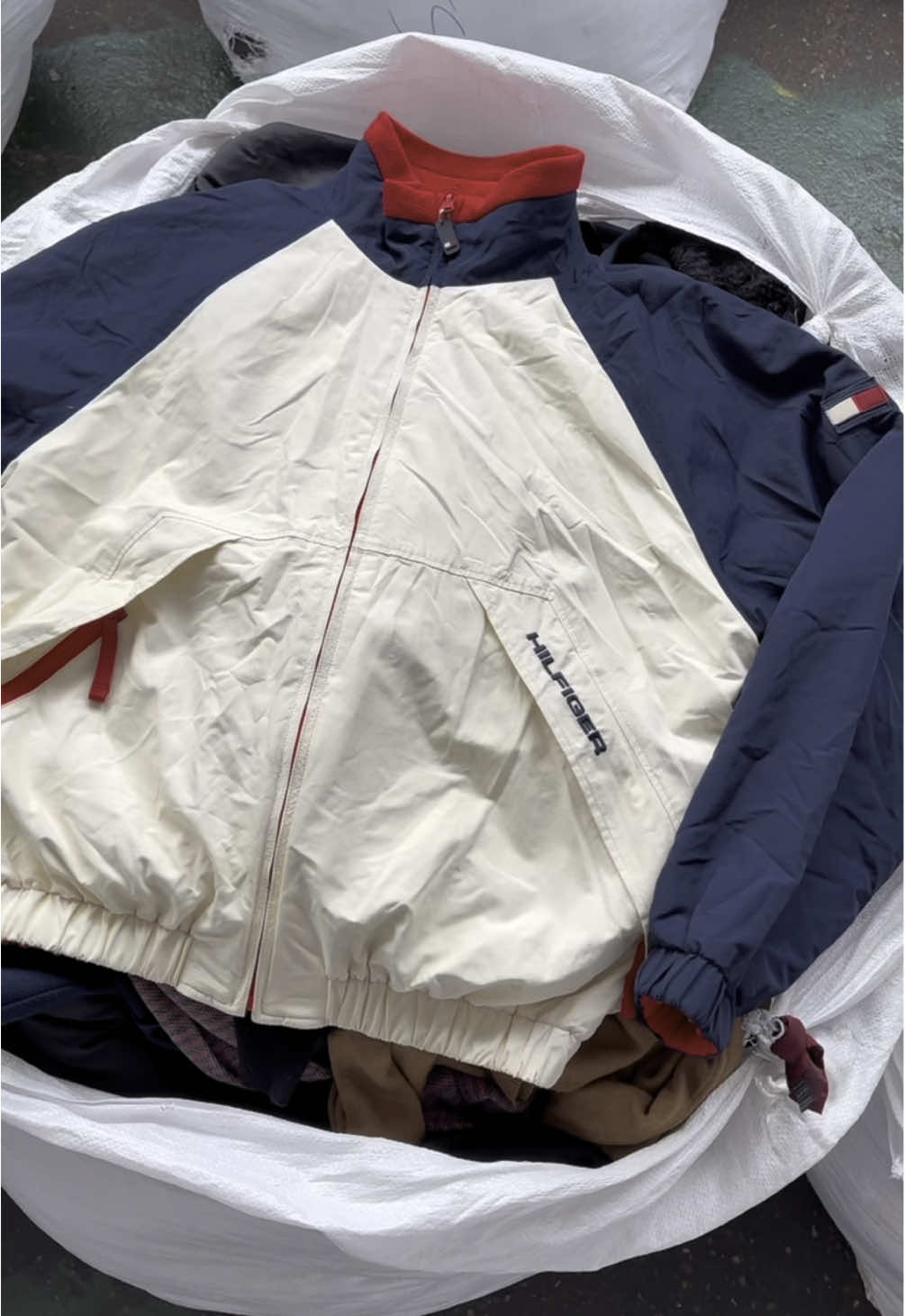 1000s of branded and highstreet items just like this available at every event! #vintageclothingwholesale #vintageclothing #reseller #resellercommunity 