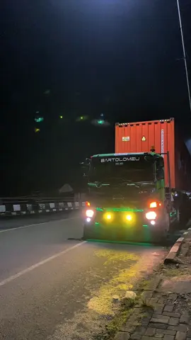 #CapCut #gass maning#tulangrusuk #bahanstory #hino500 #gabutdoang #jeparapride #kontainer #fypage 