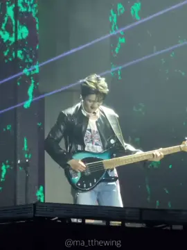 ARE WE SEEING HIM PLAYING BASS GUITAR?!?! 😭💗 video crdts to: ma_tthewing #matthewseok #matthew #석매튜 #제베원  #제로베이스원 #kpop #fyp #fypシ #zb1edit #ZB1 #ZEROBASEONE #seokmatthew 