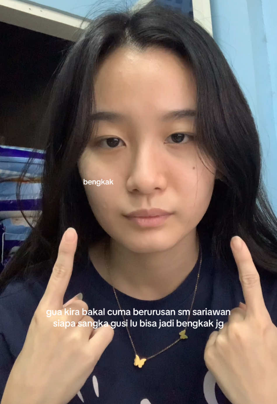 habis sariawan terbitlah gusi bengkak 😀 mana ntah sugesti atau apa tp kok kyknya muka gua jadi miring??? tp plis bilang segala sakit mulut dan gusi ini cuma di awal2 pake behelnya aja kan  karena masih penyesuaian? plis? 🙂😀 #beheljourney #behel #selfligating behel self ligating