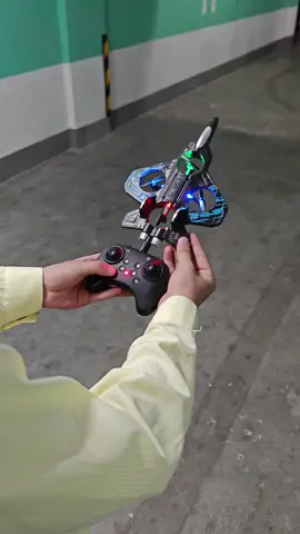 This drone fighter jet is so easy to control.As a beginner, I am able to easily fly this and so ar my kids.Easily the funnest toy drone out there.#drone #rcdrone #rcplane #rcjet #rc #remotecontrol #fyp #toy #besttoy #toyidead #giftideasforkids 