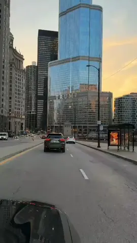 Welcome to United States of America 😍❤️🇺🇲 #unitedstates #city #estadosunidos #foryou #fyp #fyp #viral #travel #chicago #traveltiktok #nyc #newyork #newyorkcity #skyline #america #eeuu #manhattan#chicago #downtown #chicagodowntown #chicagoarchitecture #usa #foryou #foryoupage #foryourpage Chicago, travel Chicago, winter road trip in Chicago, scenic city winter drive, snow drive, Trump International Hotel & Tower Chicago, London House Chicago#fyp 