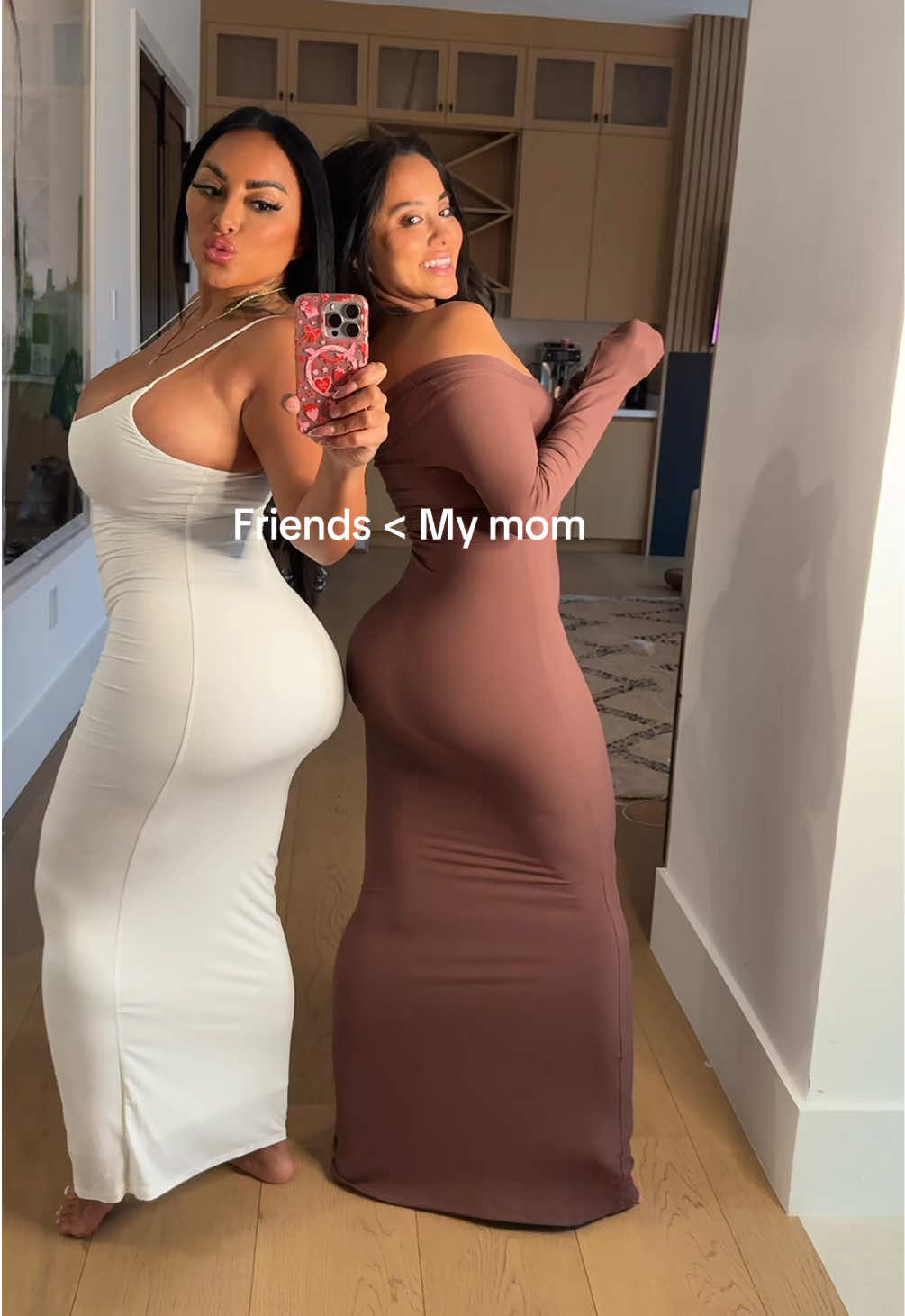 @DeanneMunoz and me against the world 🌎😆😇 #momanddaughter #fypシ #baddies #latinas 