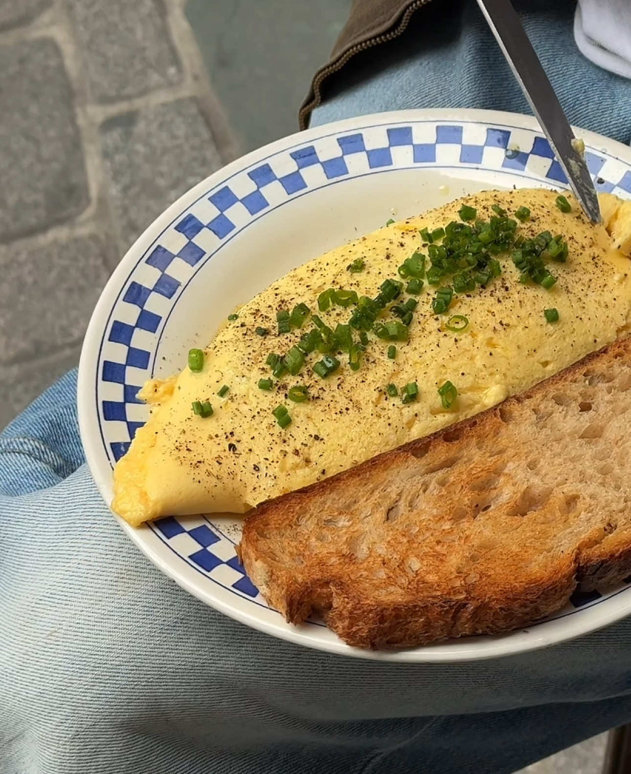 fell in luv with this place <3 #dayinmylife #DailyRoutine #digitaldiary #minivlog #cafehopping #breakfast 
