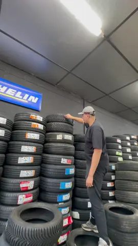 Replying to @Philippe Ah bon 🤨 Tag la personne en commentaire 😂 #garage #turbopneu #pneu #humour #changementpneu 