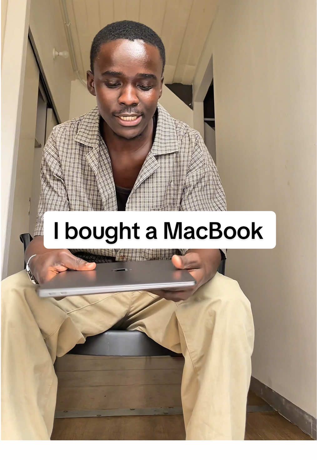 I bought a MacBook.                       #unilife #dayinmylife #studentnurse #dailyvlog #studentnurse #nurse #nursing #nursingstudent #creatorsearchinsights  