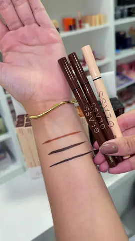 Qual a sua favorita?  Todas as cores das canetas delineadora da linha Glass lançamento da @Ruby Rose Oficial 🤎 #canetadelineadora #rubyrose #rubyrosemakeup #linhaglass #delineadomarrom #makemarrom #delineado #delineador #delineadogatinho 