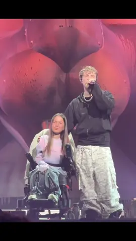 Очень милая папина дочка из Кемерова🥹🥰❤️@egorkreed #кемерово #папинадочка #егоркрид #меньшечемтри 