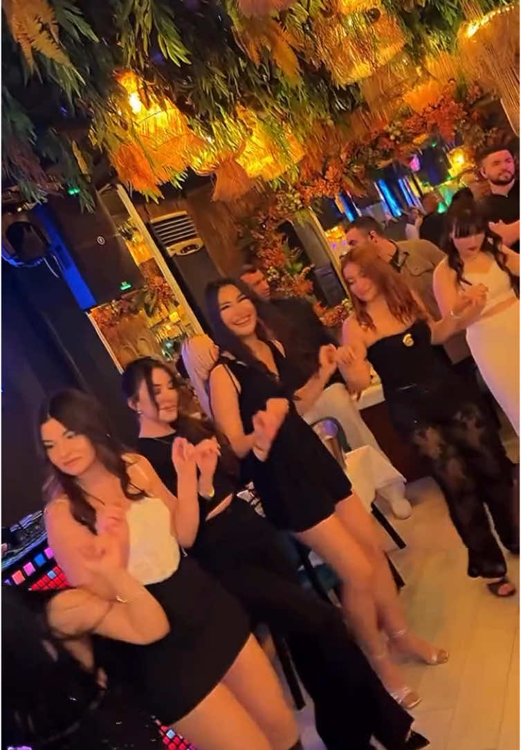 Eyşan Yeni Nesil Meyhane  Bilgi ve Rezervasyon: 0 (531)-930-86-81  Haftanın 7 Günü  19:00-02:00 saatleri arası eğlence  Fulya / Beşiktaş / İstanbul 📍
