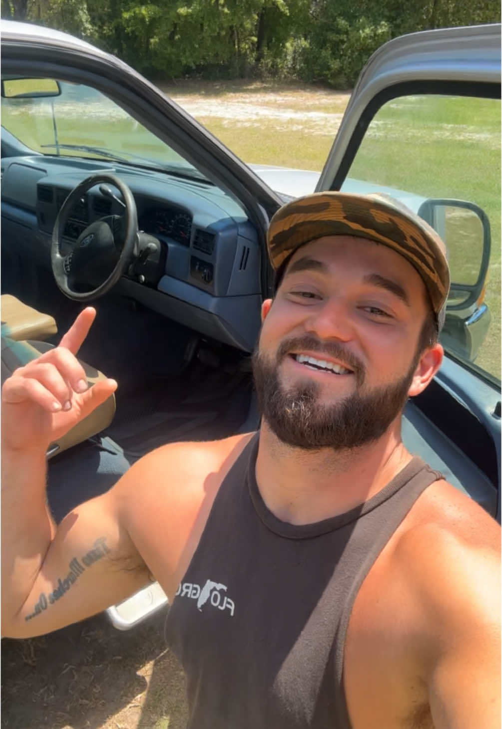 I put a recliner as seats…             #funbucketkustoms #fbk #kustom #ford #f250 #7tree #superduty #powerstroke #imovecarsmf #floridatoys 