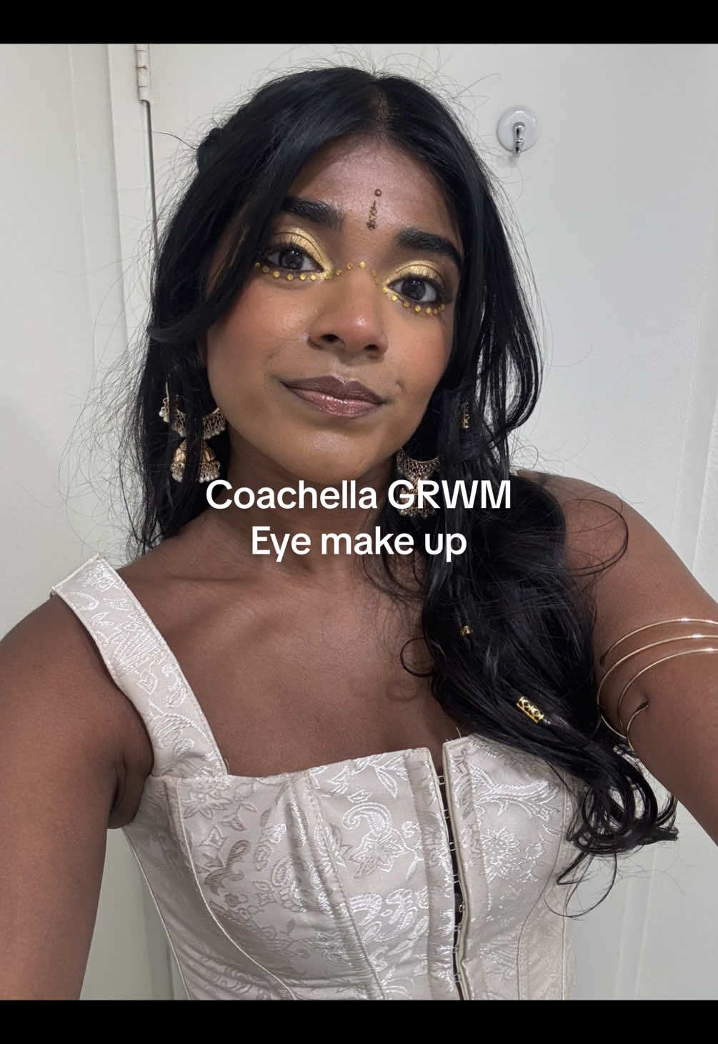 Ya’ll some weird song uploaded to this vid and I can’t change it 😭 well I tried lol #grwm #coachella #makeup #browngirl #browngirlmakeup 
