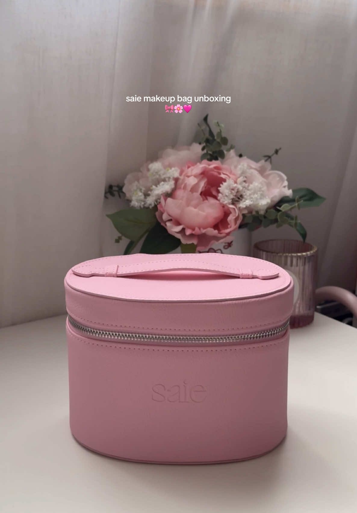 finally got my hands on one of these! such a pretty colorrr 💗🌸 @Saie @sephora #makeupbag #saiebeauty #unboxing #pinkgirl #saievanitycase #viraltiktok #girlythings #pinkaesthetic #sephora 