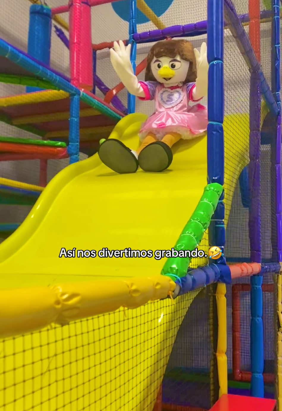Se CAYÓ 🤣#gigantesoficial #tiktokkids #youtube 