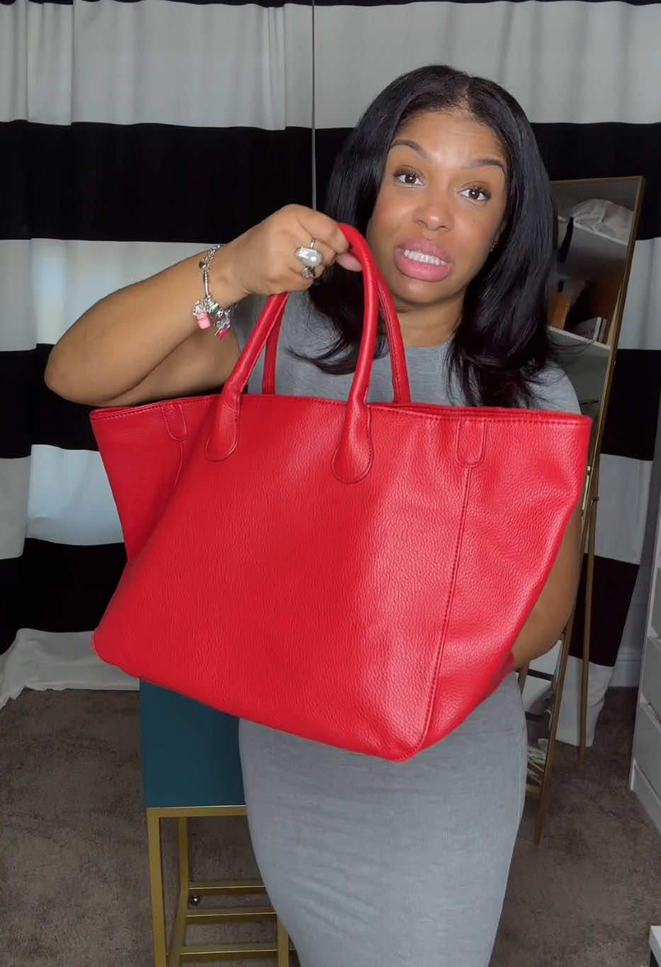 This tote bag is the perfect carry all. #totebag #largetote #workbag #workbagessentials 