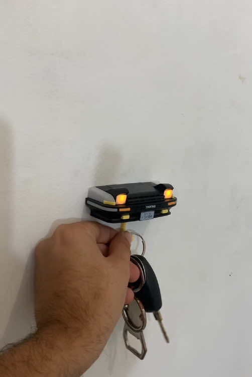 Este sera el regalo perfecto para tu novio amante de los autos😍🚘 #llavero #toyota #autos #llaves  Este keyholder en forma de toyota ae86 llavero es el mejor regalor para tu novio loco por los carros