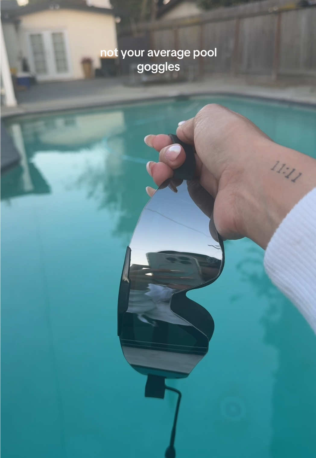 stock up on these for the summer time, your kids will thank you 🤌🏼 #swimgoggles #swimming #pool #goggles 