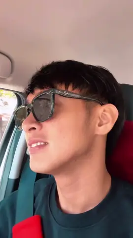 MACHO MAN AND SLEEPING GIRL 😅 #PinoyBigBrother (#PBB) #Gen11 ex-housemate #JMIbarra posted an Instagram story of himself singing “#BeatIt” by #MichaelJackson, while #PBBGen11 big winner #FyangSmith is seen sleeping during their road trip. 📸 JM Ibarra/Instagram #SunStarEntertainment #AllYouNeedToKnow