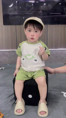 Bộ quần áo hoạ tiết cho bé , chất cotton co giãn bé mặc thoải mái lắm nè , hình in nổi cưng xỉuu #giadinhbap🌽 #dobochobeyeu #dohechobe 