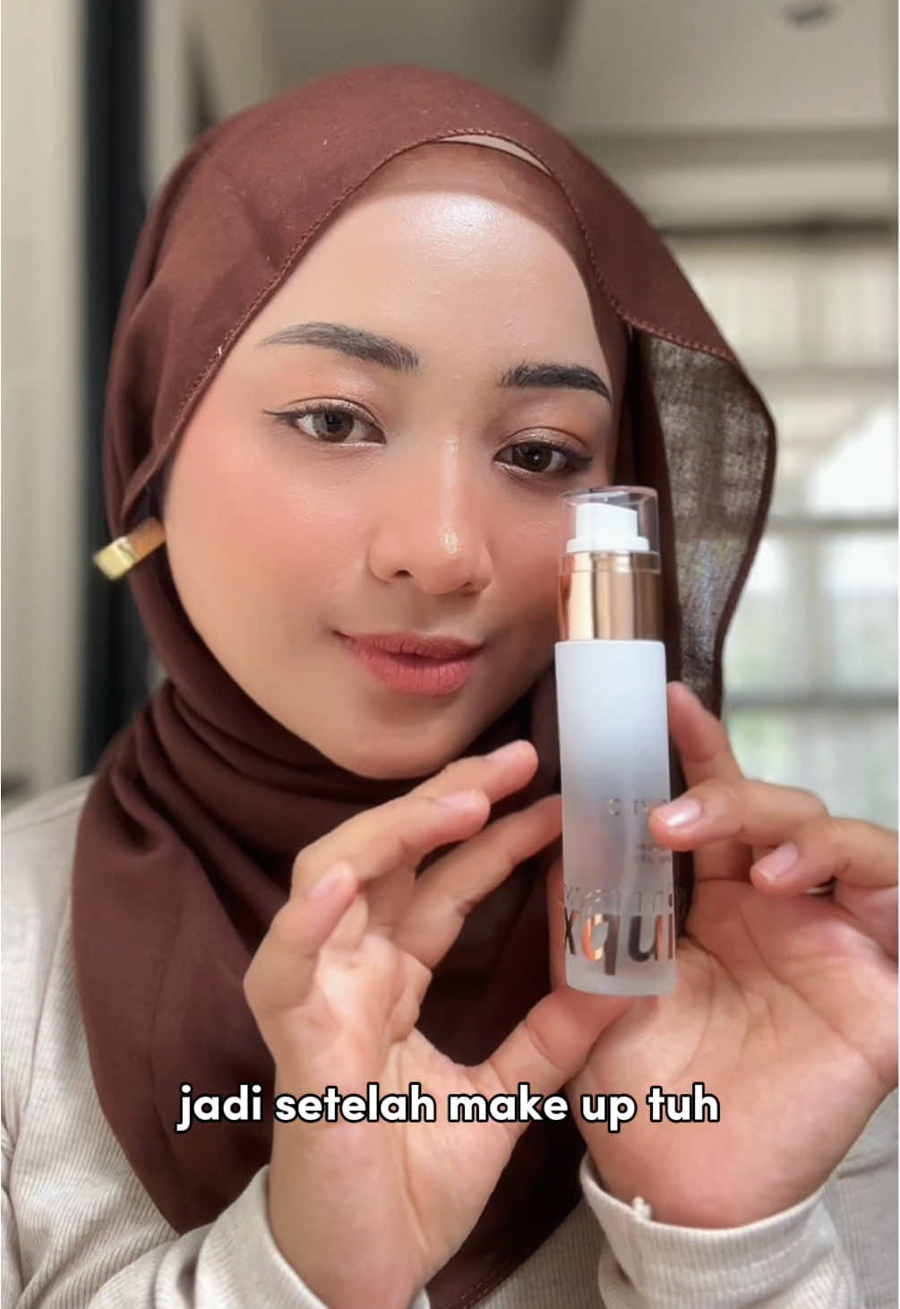 Nemu setting spray yang gong lagi! Gak salah sih gue keracunan settingspray ini di tiktok 😭❤️ #settingspray #settingsprayviral #otwoo #tutorialmakeup #bikinmakeupawet #fyp #settingaprayotwoo 