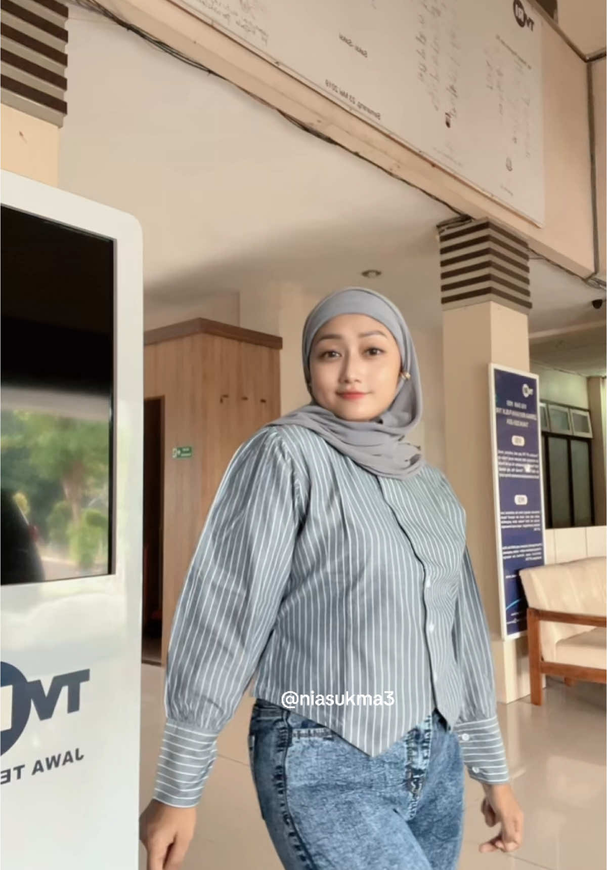 Diapa2in bukan model susah ya mau pose 😂🤣 #bajumurah #cutbrayjeans 