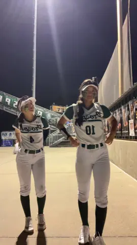 Shake dat shake dat🕺🕺| school ball outro | #foryoupage #fypシ #prosper #softball #highschool #gameday #trend #dance #virall #duo #xyzbca #dubs #undefeated @analiaaa 